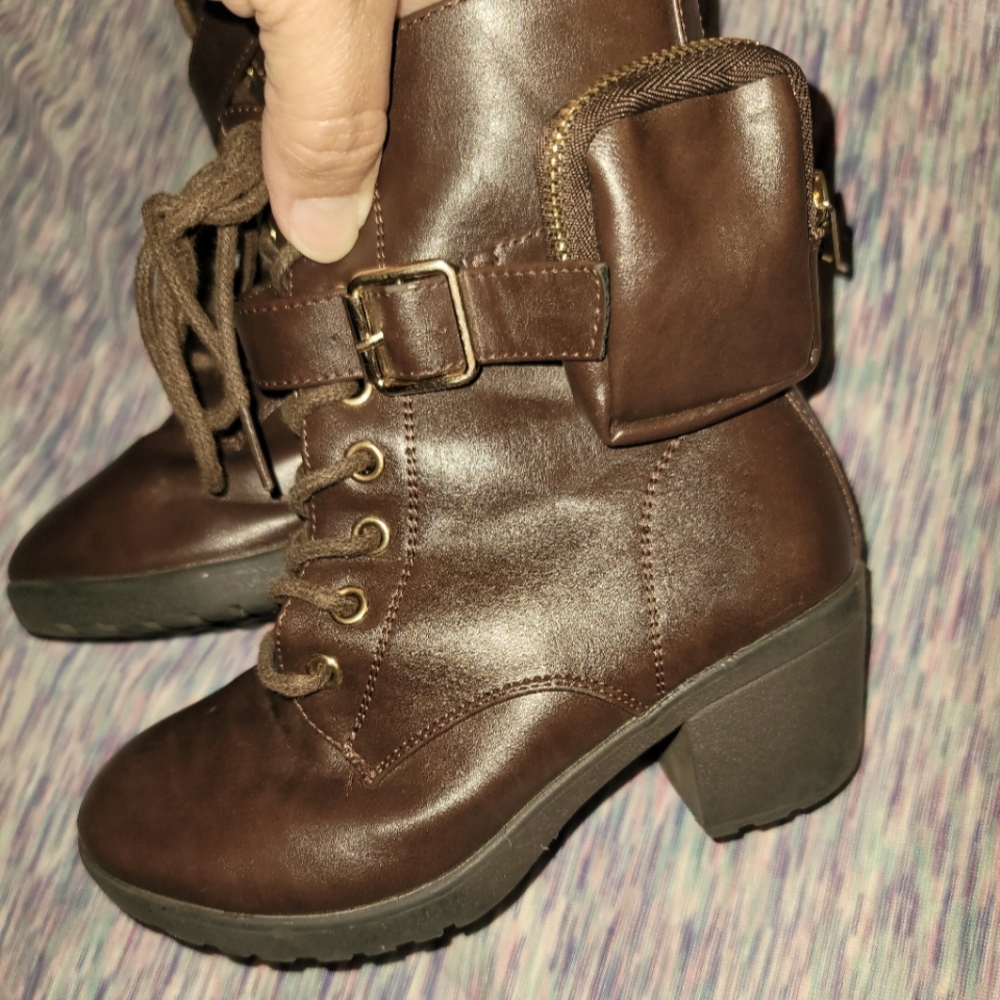 Super Cute Girls Link Boots Brown Size 12 with zipper for easy on/off